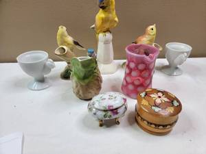 lot 671 image: Knick Knack Collection