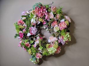 lot 696 image: Beautiful One-of-A-Kind Hand-Crafted Floral Wreath