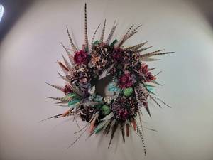 lot 579 image: Beautiful Flower Peacock Wreath