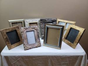 lot 607 image: Assorted Picture Frame Collection 5x7