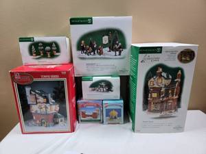 lot 615 image: 7 Collectible Porcelain Christmas Cottages and Accessories
