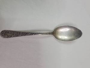 lot 644 image: Antique Sterling Silver Baby Spoon
