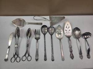 lot 646 image: Vintage Silver Plated Silverware Collection