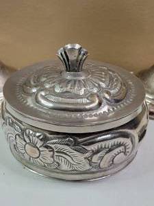 lot 655 image: Vintage Medium-Sized Sterling Silver Box 5.5
