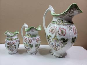 lot 659 image: Beautiful Hand Painted Pitchers Set 13 , 8 & 6