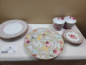 lot 661 image: Pip Home Plate Collection