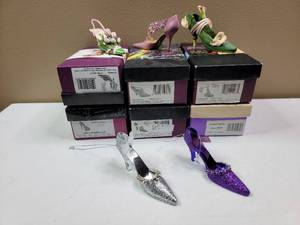 lot 662 image: 10 Beautiful Fantasy Fashion Miniature Decorative Shoes