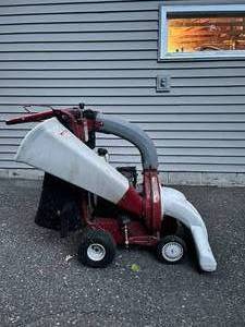 lot 623 image: White Outdoor Yard Boss 950 ChipperShredderVacuum-Still Works