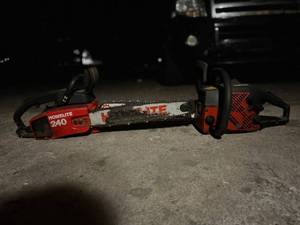 lot 632 image: Homelite 240 Chainsaw-Still Works