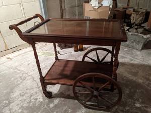 lot 673 image: Antique Tea CartBar and Serving Cart 28x18x27