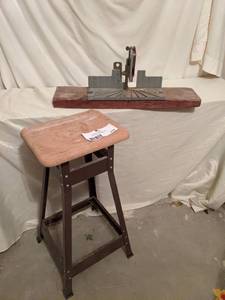 lot 678 image: Handyman Wood Cutter With Bench