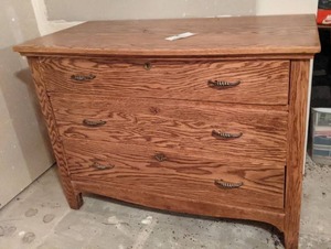 lot 448 image: Beautiful Antique Dresser- 43 x 20 x 32