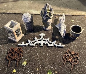 lot 685 image: Stone Decor Collection