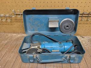 Working Makita 4 Disk Grinder -N9501B