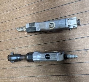 2 Pneumatic Wrenches