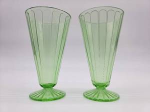 lot 03 image: 2 1930 Hazel Atlas Uranium Glass Ribbon Tumblers