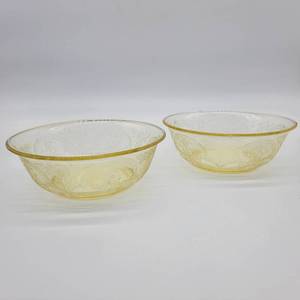 lot 23 image: 2 Vegetable Bowls Indiana Glass Company Horseshoe Yellow 1930-1933