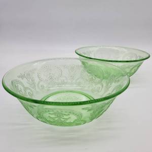lot 25 image: 2 Indiana Glass Company Horseshoe Uranium Glass Salad Bowls