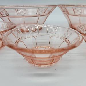 lot 30 image: 6 Jeanette Glass Company Doric Rose Bowls- 2 Large Bowls & 4 Small Berry Bowls