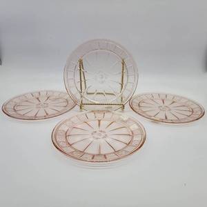 lot 31 image: Jeanette Glass Company Doric Rose 4 9.5 Dinner Plates