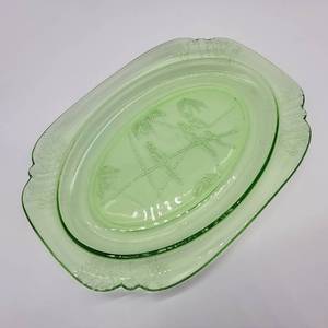 lot 48 image: Federal Glass Rare Uranium Glass Parrot Large Serving Platter 1931-1932