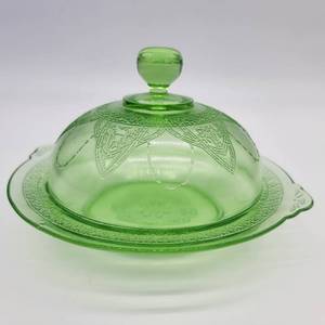 lot 49 image: VERY Rare Federal Glass Company Georgian Lovebirds Uranium Glass Butter Dish with Top- 1931-1935