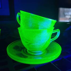 lot 000 image: -Information About Uranium Glass- Do Not Bid This Lot