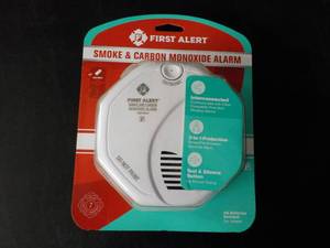 lot 208 image: First Alert Smoke and Carbon Monoxi...