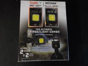 lot 209 image: Tenikle Kodiak Tripod Lights Combo...