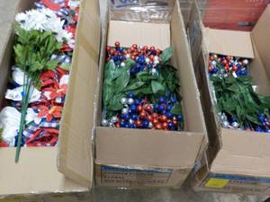 lot 260 image: 3 Boxes Artificial Flower and Glitt...
