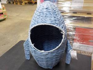 lot 276 image: Huntington House Novelty Basket 24 tall