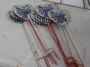 lot 280 image: 15 Patriotic Metal Outdoor Dcor