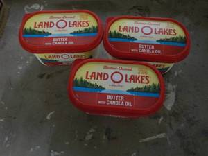 lot 411 image: 3 - 24 oz Tubs Frozen Land O Lakes ...