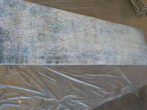 lot 61 image: Safavieh Reflection Collection Runn...