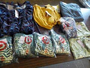 lot 39 image: Jr  Size XXL Clothing new with tag...