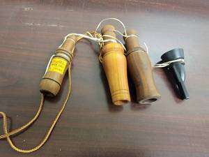 lot 02 image: 4 Vintage Duck Calls