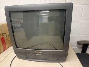 lot 43 image: Panasonic 20 Television with VHS Player Model PV-M2079-In working condition