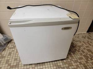 lot 66 image: White Haier 1.7 cu ft mini refrigerator model HSE02WNAWW