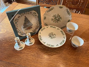 lot 144 image: Lenox Holiday Serving Items