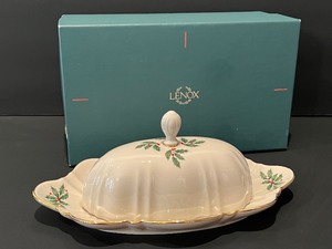 lot 142 image: Lenox Holiday Butter Dish