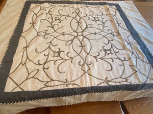 lot 128 image: Decorative Mackenzie Childs Table Linen