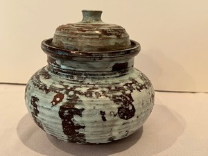 lot 107 image: Lovely Covered Pottery Dish
