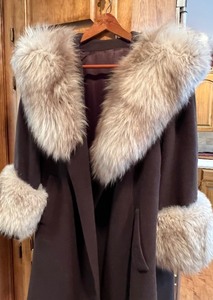 lot 105 image: Vintage Ladies Coat with Fur Accents