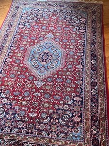 lot 84 image: Lovely Area Rug
