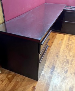 lot 200 image: Large L Shaped Office Desk