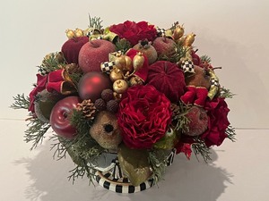 lot 78 image: Mackenzie Childs Decorative Floral Centerpiece
