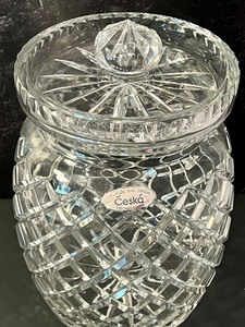 lot 46 image: Beautiful Ceska Crystal Biscuit Jar