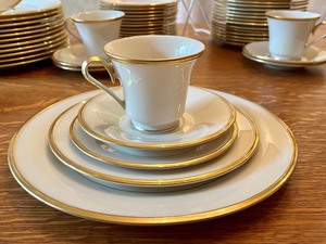 lot 59 image: Set of Lenox Eternal Dishes