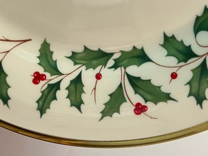 lot 154 image: Set of 10 Lenox Holiday Dinner Plates