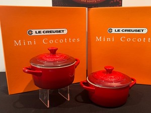 lot 161 image: Two Sets of Le Creuset Mini Cocottes and a Cocottes Cookbook